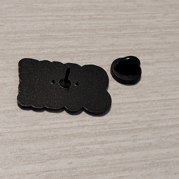 Game Over Enamel Pin - Picture 4 of 8